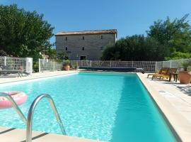 Le Mas Du Bouquet, Hotel in Seynes