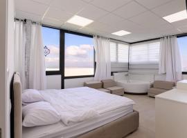 האלפים של הכרמל ומצפה העמקים - וילה ומלונית מול נוף הצפון, hotel en Talpiyyot