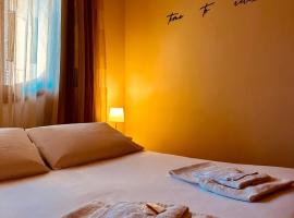 Blueberry Villa - Historic Center Lago Maggiore, hôtel à Luino