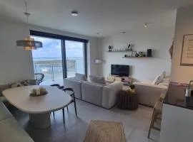 Top uitzicht luxe appartement met ruim terras ZWEMBAD & GYM