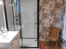 Maisonnette individuelle, hôtel à Figarol