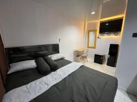 santru home, hotel a Denpasar