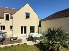 Magnifique villa 12 pers - 6 chambres avec salle de bain privative au Calme - 30 min Asterix - Ecrin de charme