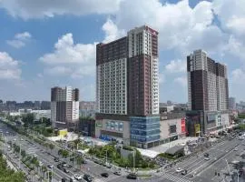 Huayue Apartment Hotel - Shanghai & Metro Line 18 Zhoupu Station华悦酒店上海浦东万达广场店