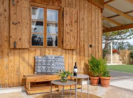 Naus Limen, hotel din Marathi