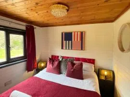 Otter 2 Lodge - Private Hot Tub- Dog Friendly - Wiltshire-Bristol