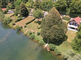 Holiday House Lucija by Villas Guide, hotel a Ozalj