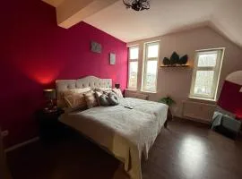 - LUXUS-OASE - Massagesessel, Wasserblick & Sky TV