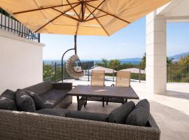 Sea View Residence with Pool & Private Terrace, hotel en Krstac