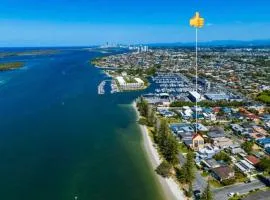 Beautiful granny flat located at the back of beach front house in a peaceful beach - 02 BR 04 Beds