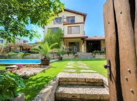 Villa Komitata-Pool and Jacuzzi