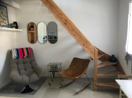 Gipsy Chic Duplex on the beach, hotell sihtkohas Carolles