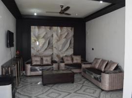 Sharda Retreat Vaishnodevi, hotel v destinácii Katra