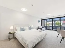 MetaWiseBnB Cronulla Beach Walk to Train & Shops 4