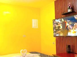 Jenessa's Bedsite, 3 Pers, AC, 5G Wifi, Netflix, hotel di Cantilan