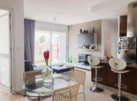 Central Lakatamia 2BR, Cozy Stay Near Nicosia Mall & Highway, hotel i Lakatamia
