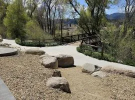 Dog Friendly! ADA Compliant! The Mayfly Hotel, Unit 1B