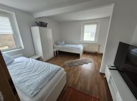 Monteurzimmer und Ferienwohnung bei Leuna, Halle, Leipzig، فندق في Braunsbedra