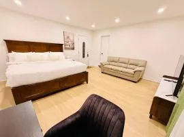 Modern Niagara Retreat 1 Bedroom, 1 Bath, Kitchen & Free Parking