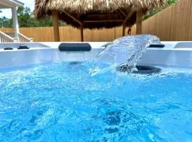 Hot tub, The Tiki Hideaway, Close to Bay & Beach, Backyard Tiki Bar, Paddleboards