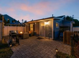 Perfect 2BR Hideaway Just 35 Blocks to Beach & Boards Fire Pit, Grill, Relax, hotel v destinácii Belmar