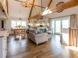 The Sussex Granary - Rural Retreat with Sunset View