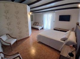 Alojamiento Peña Dorada โรงแรมในLumpiaque