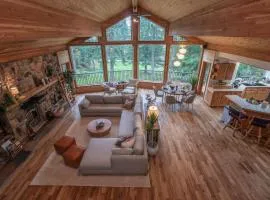Hurricane Hideaway Holiday Home Sleeps 16 with Indoor Hot Tub