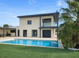 Villa de luxe à 5 minutes du centre-ville de Nîmes avec piscine chauffée