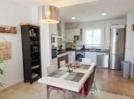 Magnifico chalet con piscina privada, hotel v destinácii Torre del Mar