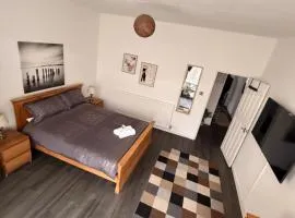 Cosy & Modern 2 Bedroom Apartment