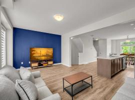 Brand New 4 Bedroom Ensuite Townhouse: Cambridge şehrinde bir otel