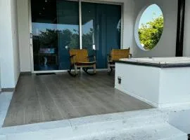 31 Exclusive Cabin with Private Jacuzzi, Beach