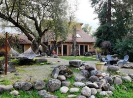 Sequoia Cabin by the River, hotell i Three Rivers