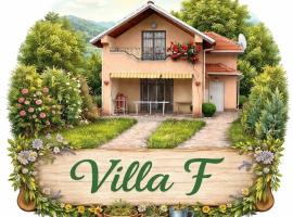 Villa F, hotel en Staro Nagoričane
