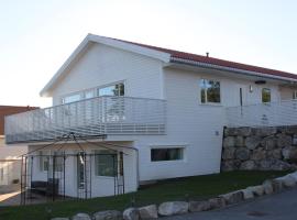 Romslig leilighet nær Preikestolen, hotel di Tau