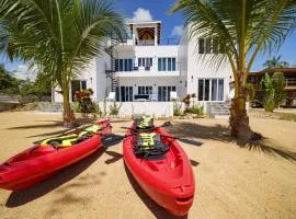 Villa Armoniosa - Stunning 4BR Beachfront Villa w/ Pool & Ocean Views