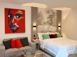Luxury Apt at The Bantree - Gym, Pool, Security