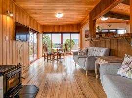 Peaceful Lake Chalet Lake Taupō Views, Hotel in Kuratau