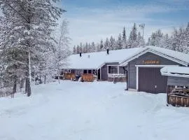 Cozy Arctic Retreat at the Arctic Circle