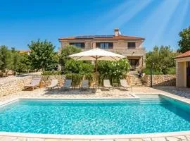 Villa Sloboda Appartments, Pinezici