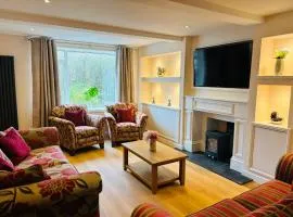 Countryside Wellness Retreat with Hot Tub Sauna Pizza oven & Bar by Get Better Getaways