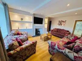 The Galloway Steading: Countryside Family Retreat with Sauna and Hot tub