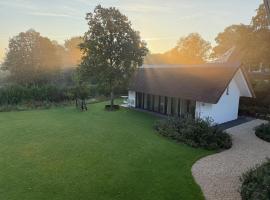 Guesthouse 'Elements' with panoramic views: Bergen şehrinde bir otel