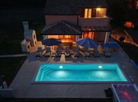 Modern Villa San Martino Heated Pool, Jacuzzi & Privacy, viešbutis mieste Nedeščina