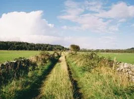 Countryside Wellness Retreat with Hot Tub Sauna Pizza oven & Bar by Get Better Getaways