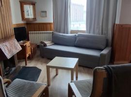 Peña del viento a pie de pistas estación San Isidro, hotel di Puebla de Lillo