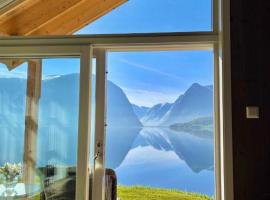 Skei  में, होटल Perfect base in Jølster with stunning views of Lake Jølstravatnet