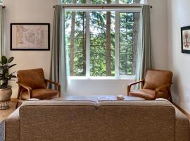 Forest luxury Gourmet kitchen Moran Park nearby, hotel Eastsoundban