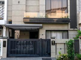 3 Beds Full House in DHA Ph 6 Near PKLI, Raya & Dolmen, Hotel in Lahore